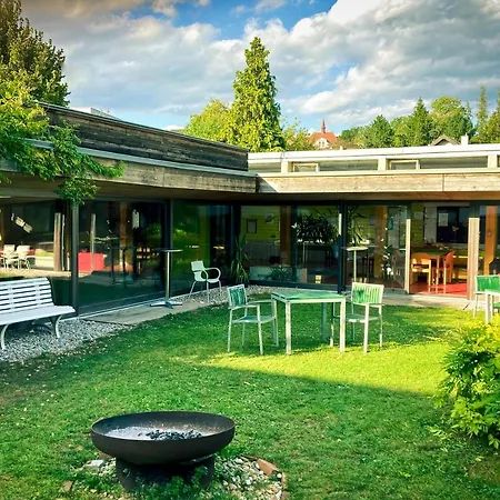 Junges بيت شباب ملك