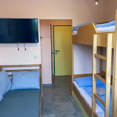 بيت شباب Junges